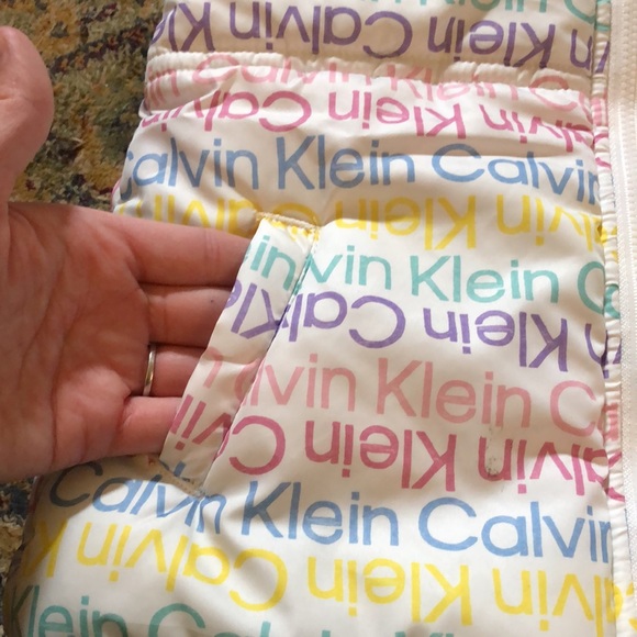 Calvin Klein 3T white puffer vest with colorful names - Picture 2 of 6